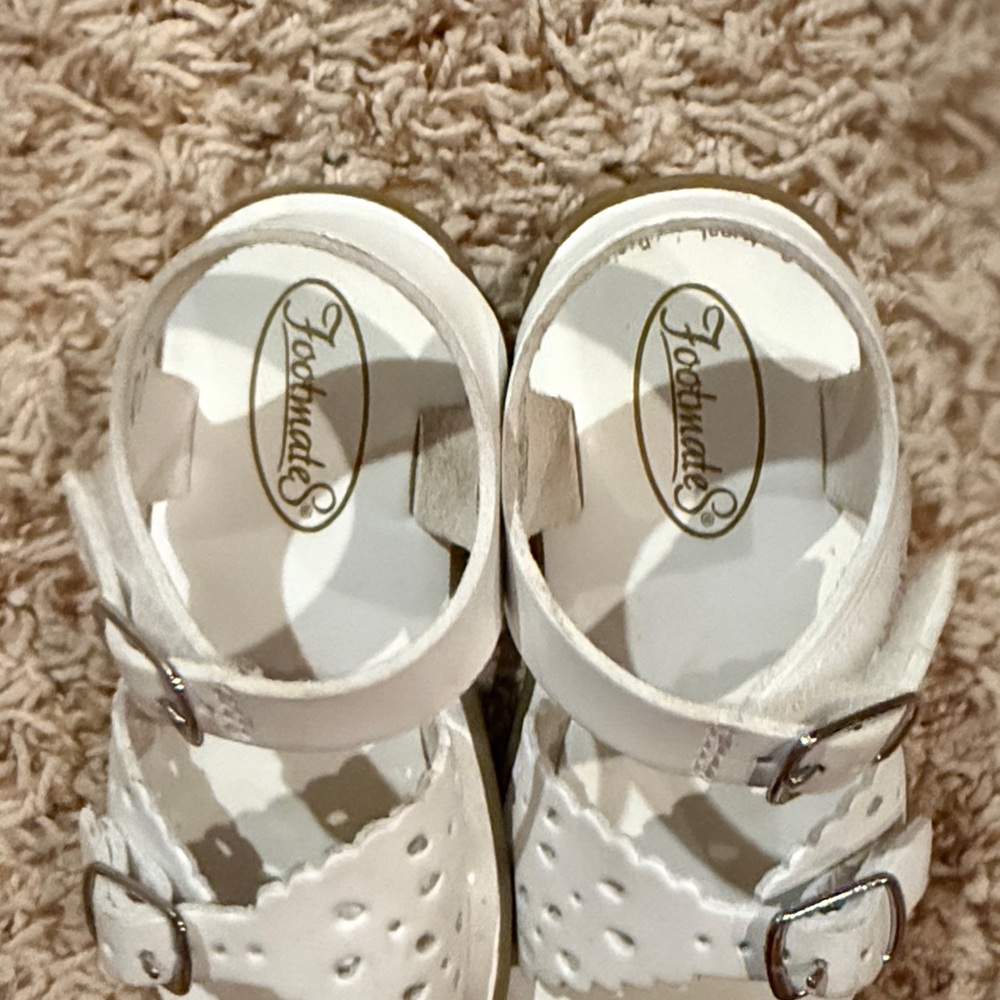 Footmates white sandals, size 7 - Picture 3 of 5